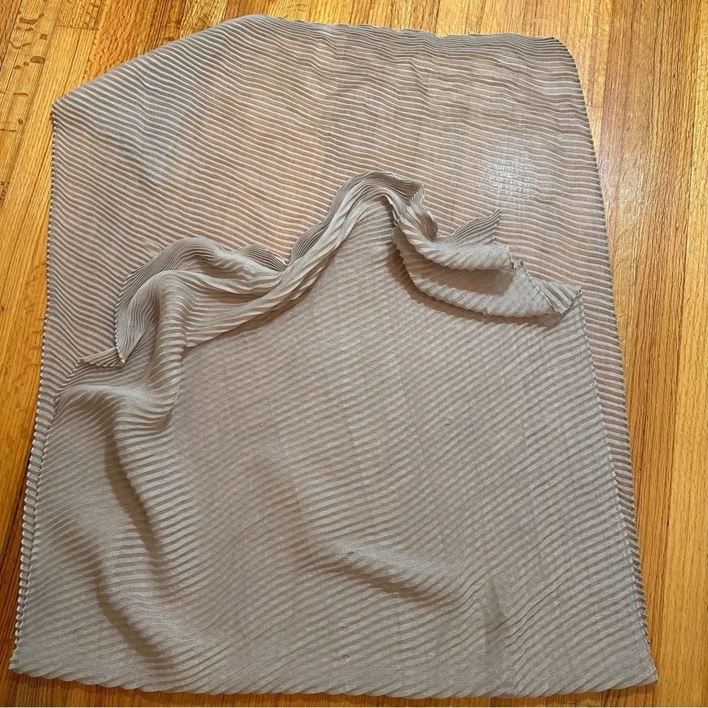 AGNONA  Pleated Scarf  with Flaws(b2)